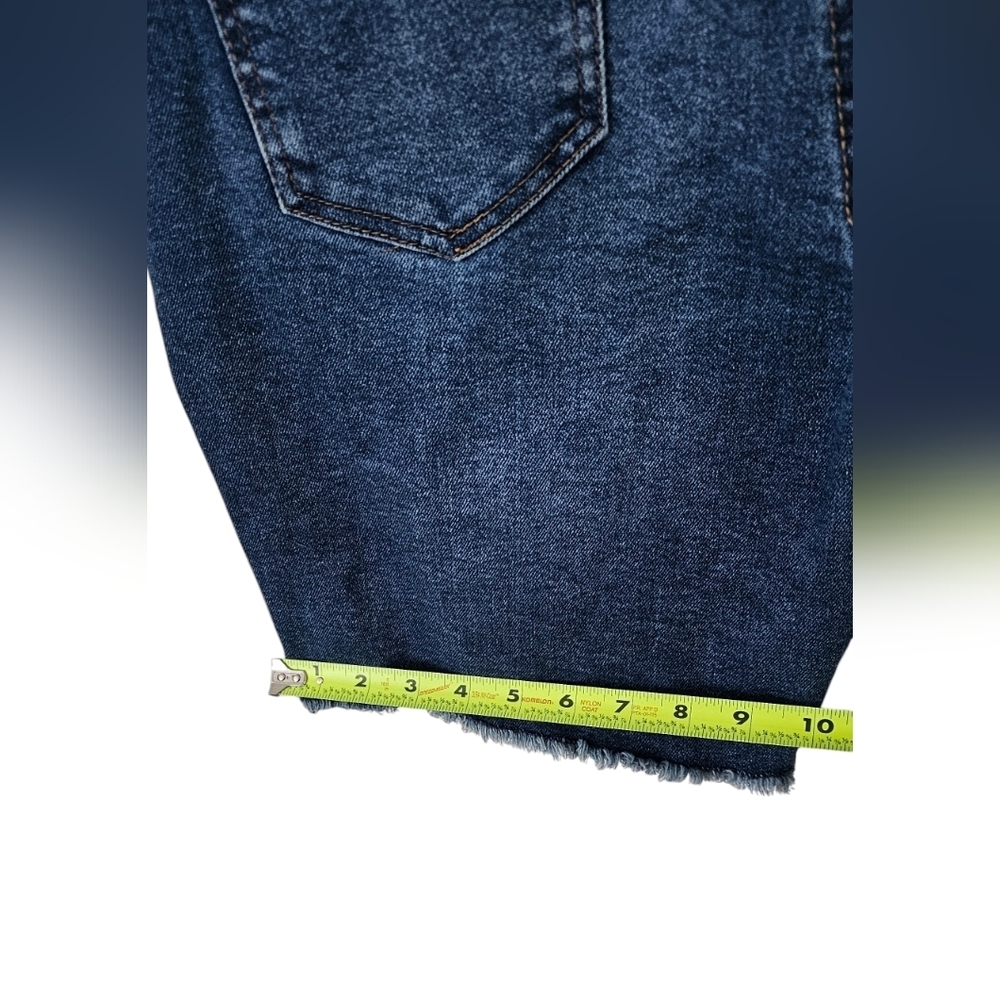 Time & True - Distressed w/ Holes Mid Length Cut-Off Maternity Shorts​​ - Picture 3 of 10